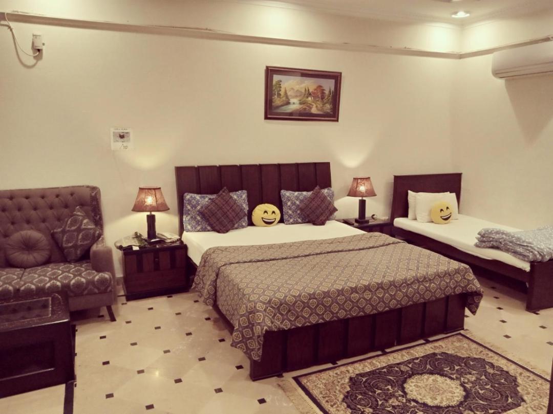 Mulberry Residence Luxury Rooms Исламабад Экстерьер фото