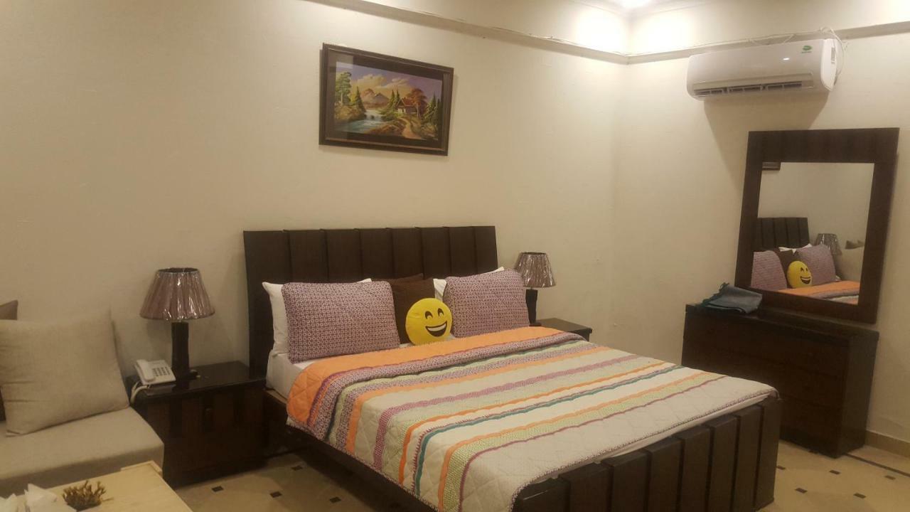Mulberry Residence Luxury Rooms Исламабад Экстерьер фото