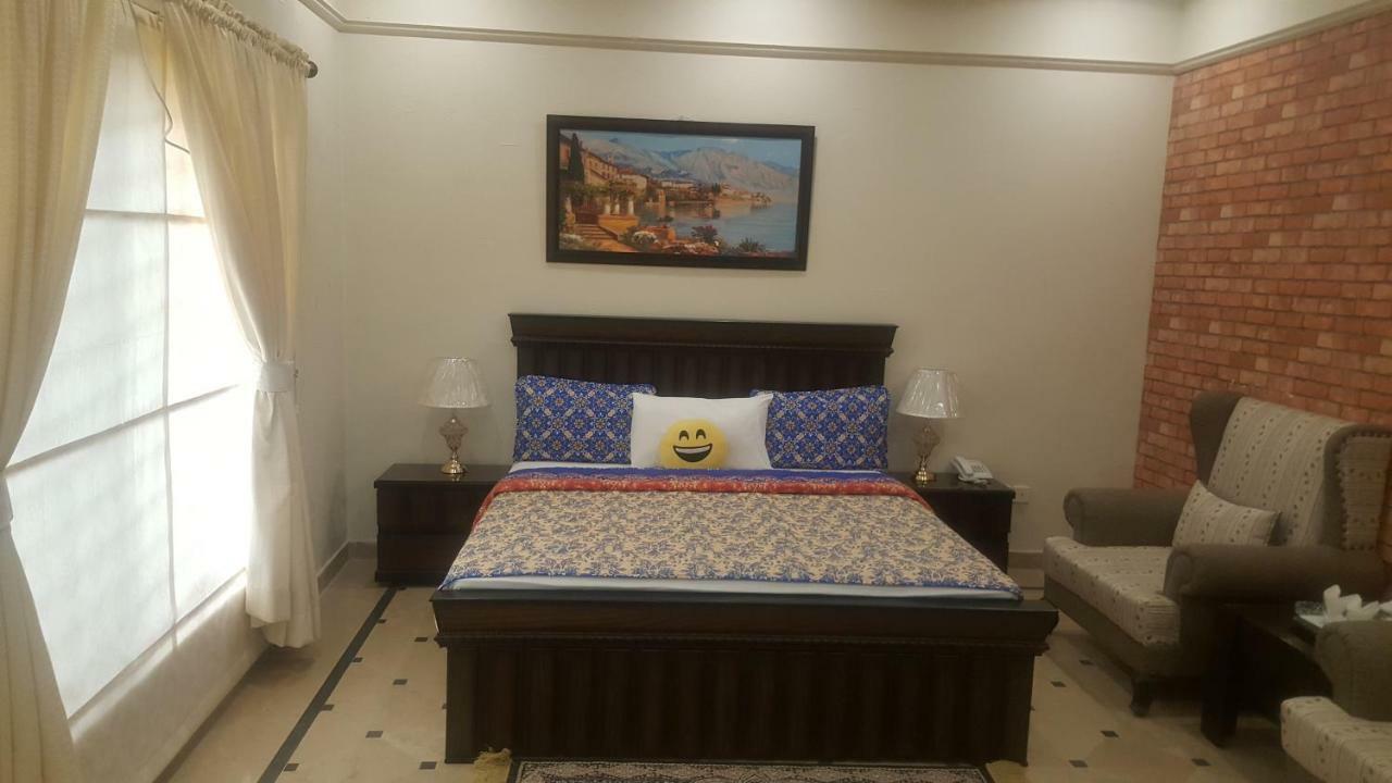 Mulberry Residence Luxury Rooms Исламабад Экстерьер фото
