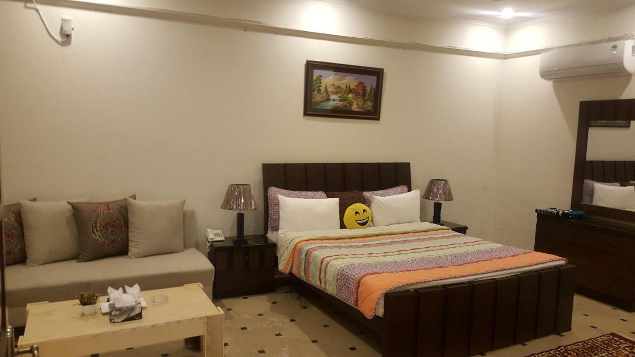 Mulberry Residence Luxury Rooms Исламабад Экстерьер фото