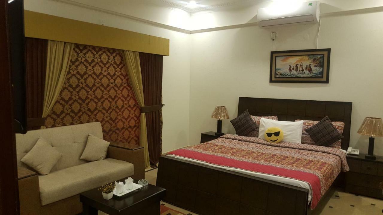 Mulberry Residence Luxury Rooms Исламабад Экстерьер фото
